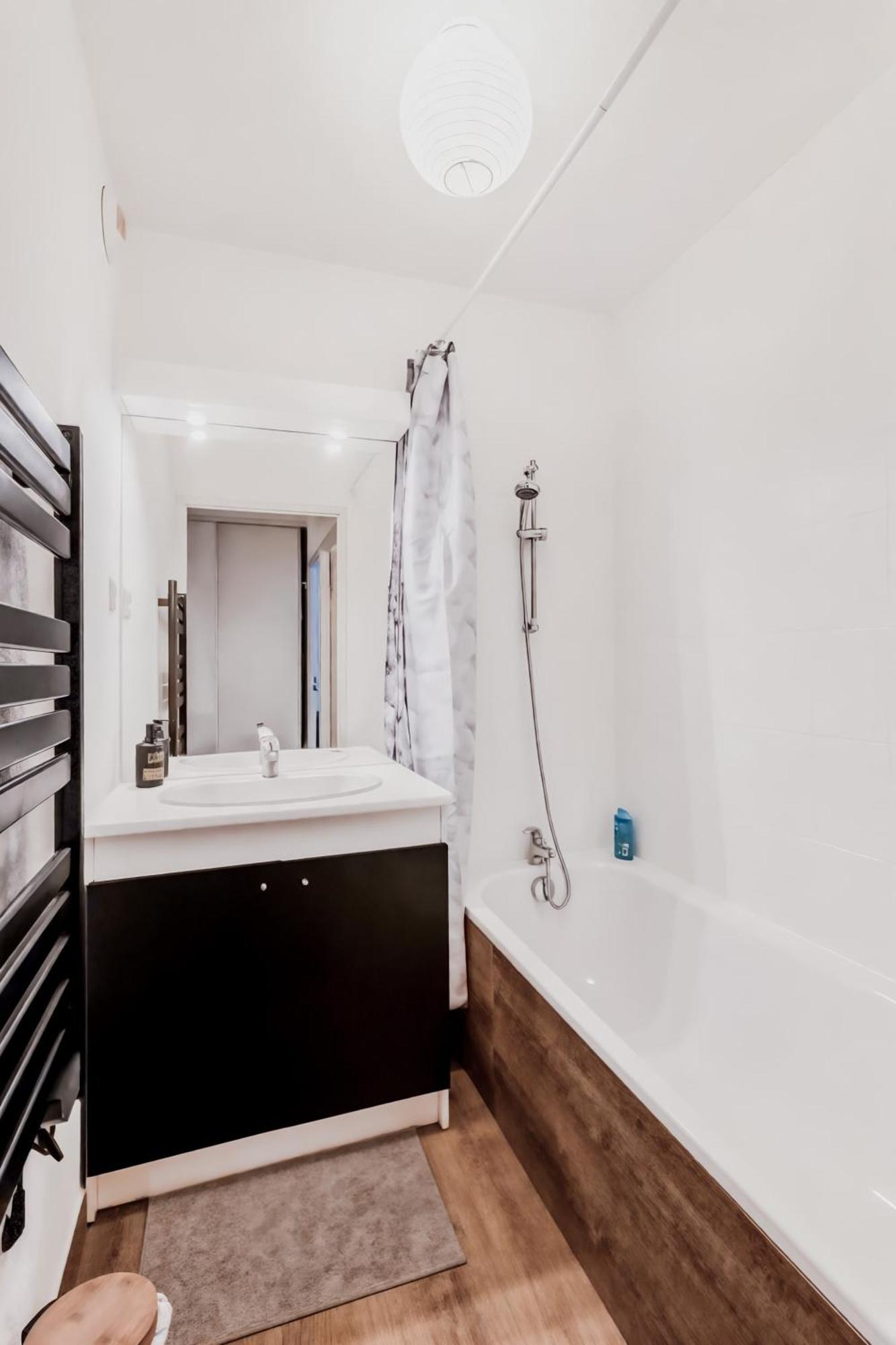 Superbe Appartement - Parking Gratuit - 4 Personnes Chambéry Exterior foto